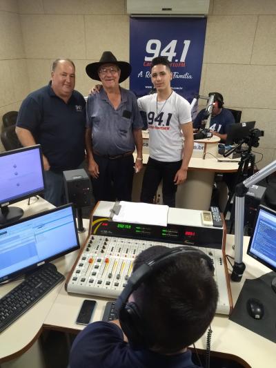 Campo Abeto FM estÃ¡ com programaÃ§Ã£o especial dos 33 anos